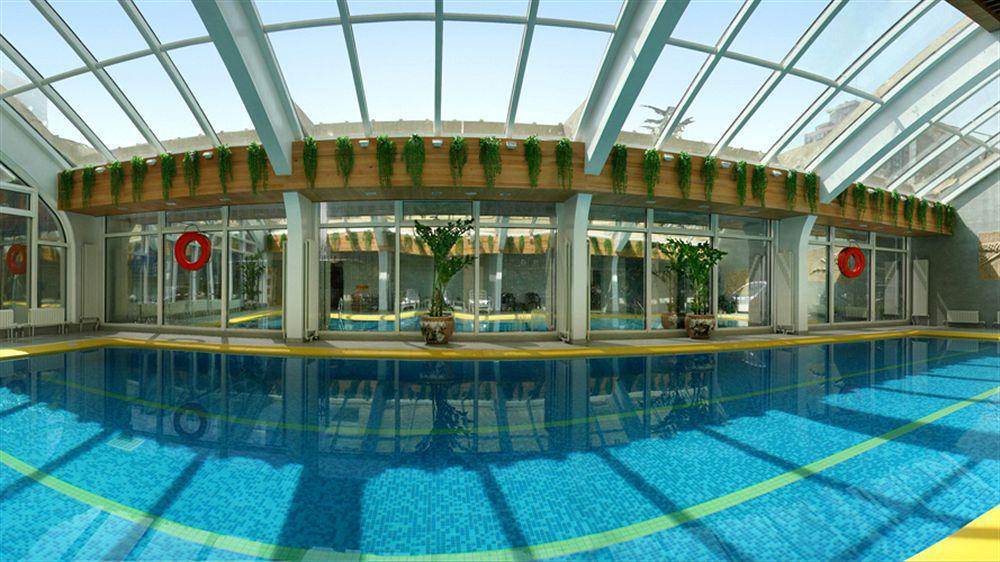Jianguo Hotel 4*